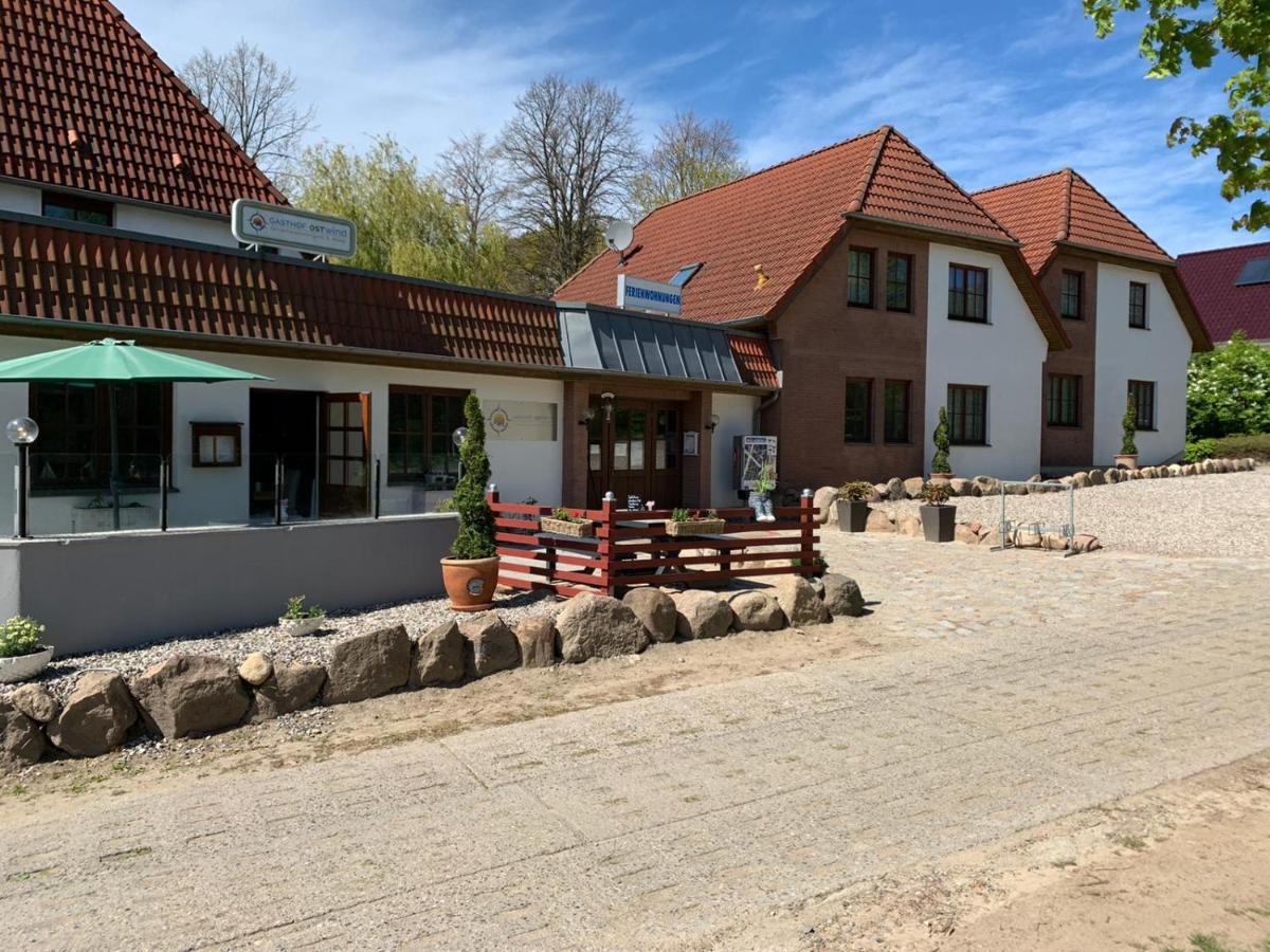 Ostwind - Ferienwohnungen & Meer Steffenshagen エクステリア 写真
